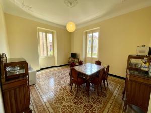 a dining room with a table and chairs at Big Wave apartment - Levanto, 5 Terre in Levanto