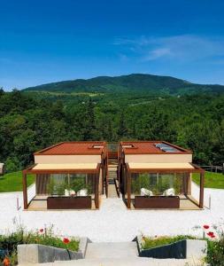 two pavilions with a view of the mountains at L'ALBEROCASA in Calenzano