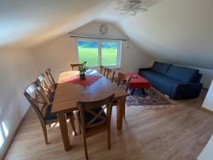 Posedenie v ubytovaní Auszeit Salzkammergut Appartements