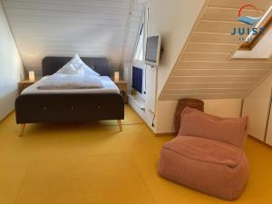 Postel nebo postele na pokoji v ubytování Haus Atelier Appartement 101 - Wohnung 4