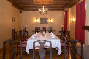 
Un restaurante o sitio para comer en ELE Hotel Puerta de Monfrague

