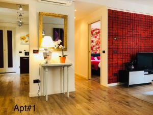 a living room with a table and a red wall at Casa Cenami in Lucca