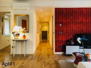 a living room with a red brick wall at Casa Cenami in Lucca