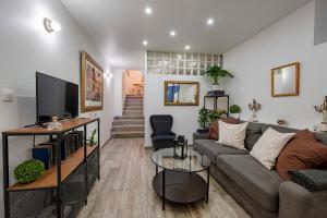 TV/trung tâm giải trí tại Elegant and cosy 2/3 rooms - Heart of Paris