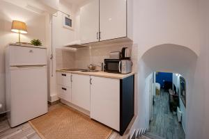 Nhà bếp/bếp nhỏ tại Elegant and cosy 2/3 rooms - Heart of Paris +10 ảnh