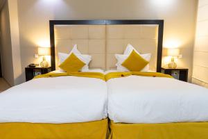 Postel nebo postele na pokoji v ubytování Tempoo Hotel Marrakech City Centre Adults Only