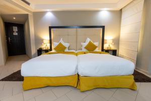 Postel nebo postele na pokoji v ubytování Tempoo Hotel Marrakech City Centre Adults Only