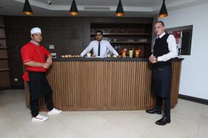 Členové personálu v ubytování Tempoo Hotel Marrakech City Centre Adults Only