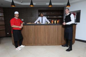 Členové personálu v ubytování Tempoo Hotel Marrakech City Centre Adults Only