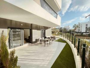 A garden outside NEW GROUNDFLOOR APT. ARENALES DEL SOL
