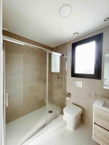 A bathroom at NEW GROUNDFLOOR APT. ARENALES DEL SOL