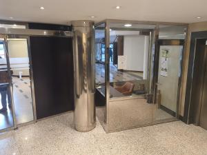 an elevator in a building with glass doors at Espectacular Piso Centro de Oviedo in Oviedo