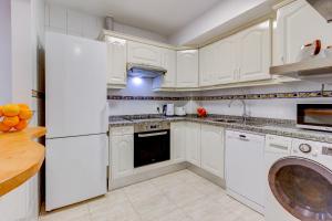 Kuchyň nebo kuchyňský kout v ubytování Apartment with private patio