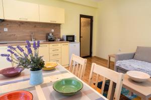 A kitchen or kitchenette at Bendida Park