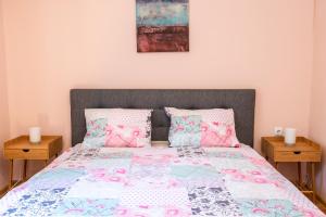 A bed or beds in a room at Bendida Park