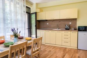 A kitchen or kitchenette at Bendida Park