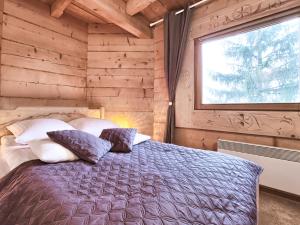 Posteľ alebo postele v izbe v ubytovaní VisitZakopane - Waterfall SPA Apartment