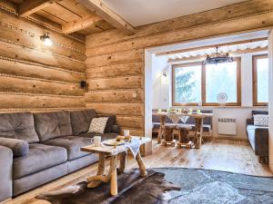Posedenie v ubytovaní VisitZakopane - Waterfall SPA Apartment