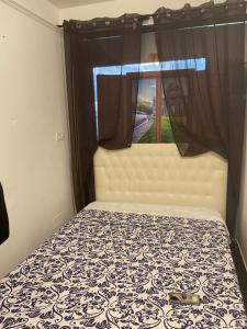 Ένα ή περισσότερα κρεβάτια σε δωμάτιο στο Rooms Moncloa in LOFT - TPH Madrid