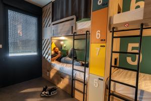 Narivoodi või narivoodid majutusasutuse Whoo Bordeaux Bacalan - Hostel toas