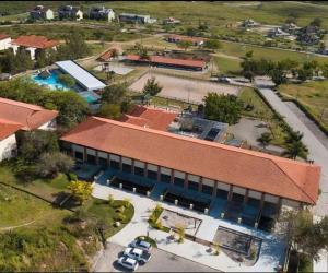 Swimmingpoolen hos eller tæt på FLATS MONTE CASTELO GRAVATÁ CONDOMÍNIO AO LADO do HOTEL FAZENDA