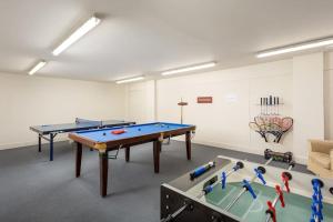a room with two ping pong tables and a couch at Clematis cottage in Cheltenham