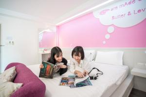 Voodi või voodid majutusasutuse The Tint At Phuket Town - SHA Plus toas