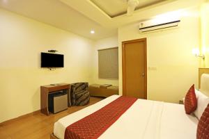 Postel nebo postele na pokoji v ubytování Hotel Aeroporto Nearest Landmark Aerocity delhi