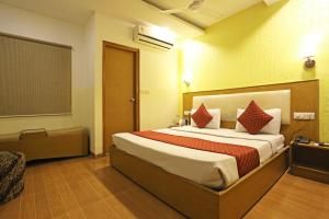 Postel nebo postele na pokoji v ubytování Hotel Aeroporto Nearest Landmark Aerocity delhi