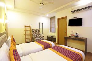 Postel nebo postele na pokoji v ubytování Hotel Aeroporto Nearest Landmark Aerocity delhi