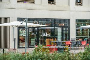 Restoran või mõni muu söögikoht majutusasutuses Whoo Bordeaux Bacalan - Hostel