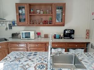 Kuchnia lub aneks kuchenny w obiekcie Maison familiale au Chenal