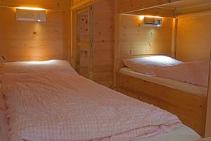 Letto o letti in una camera di Skihütte Zams