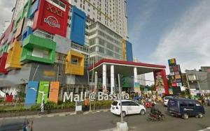 a street with a building with cars parked in front of it at Apartemen Bassura City by Globy Property in Jakarta