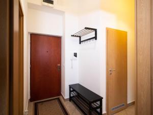 Kép Cozy Central Apt with Garage at GOZSDU Passage szállásáról Budapesten a galériában