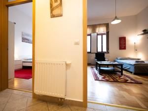 A bed or beds in a room at Cozy Central Apt with Garage at GOZSDU Passage