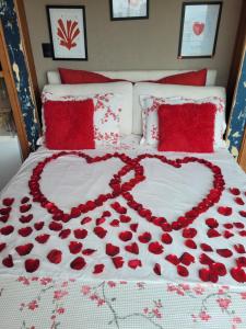 a bed with a heart made out of red roses at Mansion Aline in Rio de Janeiro