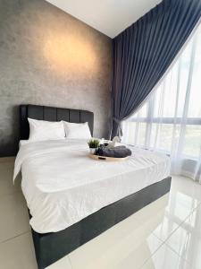 Llit o llits en una habitació de The Apple Residences by Nestcove