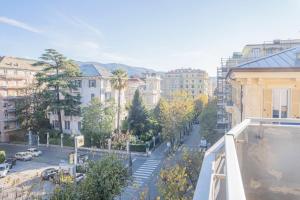 a view of a street in a city with buildings at 083 - Casa Grande con Attico condominiale vista mare, 500 metri dalla spiaggia in Chiavari