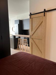 A kitchen or kitchenette at Boho Privet Flat in Athens
