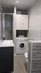 a bathroom with a washing machine and a sink at Arran de Mar Cambrils in Cambrils