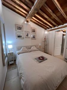 a bedroom with a large white bed in a room at Suite Ventidue - Fronte Mare in Lerici