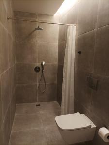 A bathroom at Evripidou Experience - The smart double C Még 1 kép