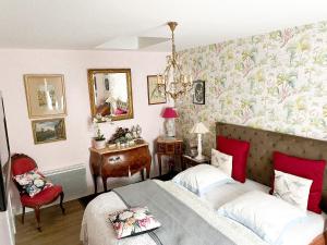 a bedroom with a bed and a table and a chair at Domaine de Praterou in Roscoff