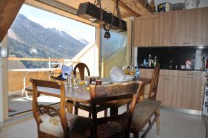 Splošen pogled na gorovje oz. razgled na gore, ki ga ponuja apartma