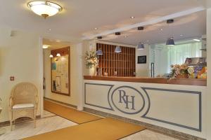 The lobby or reception area at Thermen-Hotel Rottaler Hof