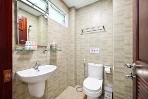 a bathroom with a toilet and a sink at Huyen Homestay in Ho Chi Minh City