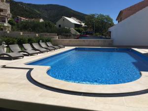 Bazén v ubytovaní Apartments Villa Jadranka Adults only alebo v jeho blízkosti