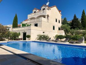 Bazén v ubytovaní Apartments Villa Jadranka Adults only alebo v jeho blízkosti