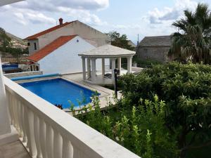Bazén v ubytovaní Apartments Villa Jadranka Adults only alebo v jeho blízkosti